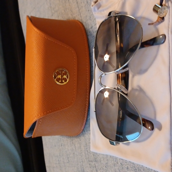 Tory Burch sunglasses - Picture 4 of 4
